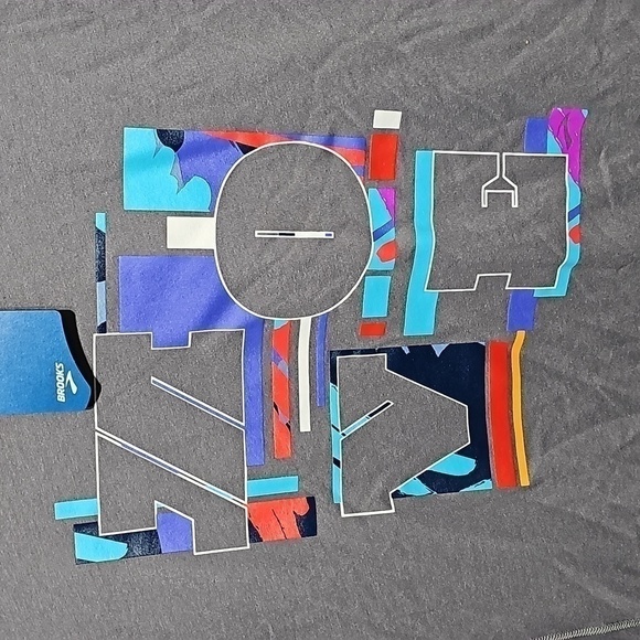 Brooks Move Gray T-Shirt Size‎ Small NWT - Picture 3 of 5